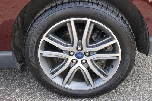 2020 Ford Edge Titanium