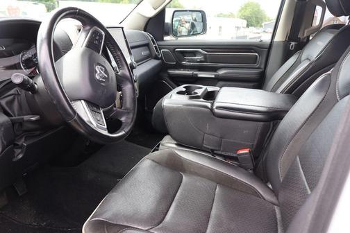 Bright White Clearcoat 2022 RAM 1500 Laramie