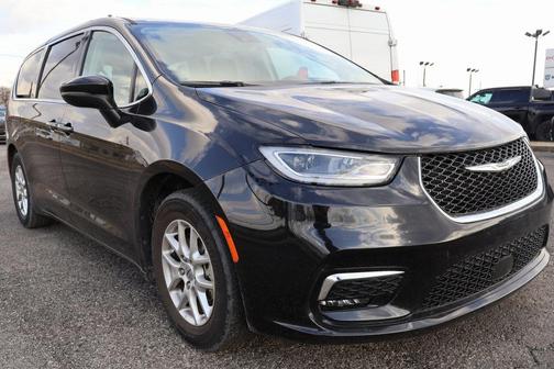 2023 Chrysler Pacifica Touring-L