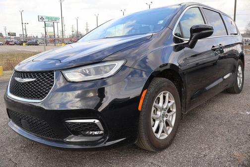2023 Chrysler Pacifica Touring-L