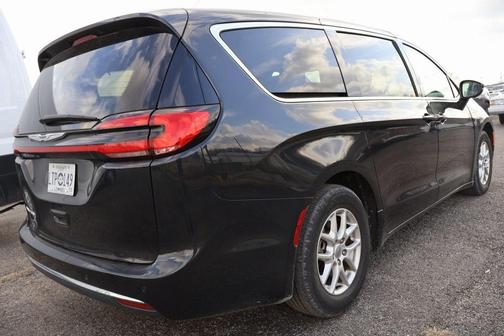 2023 Chrysler Pacifica Touring-L