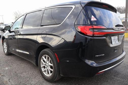 2023 Chrysler Pacifica Touring-L