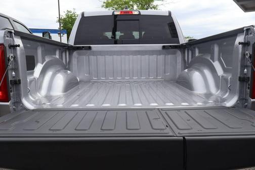 Billet Silver Metallic Clearcoat 2026 RAM 1500 Big Horn/Lone Star