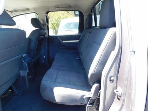 2013 Nissan Titan SV