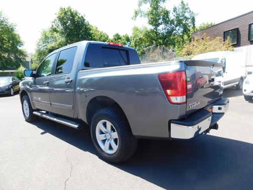 2013 Nissan Titan SV