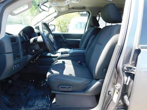 2013 Nissan Titan SV