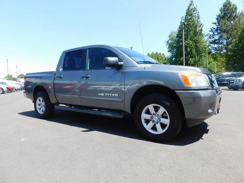 2013 Nissan Titan SV