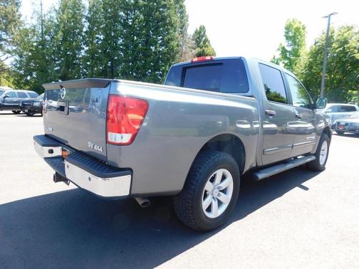 2013 Nissan Titan SV