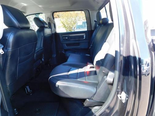 2016 RAM 1500 SLT