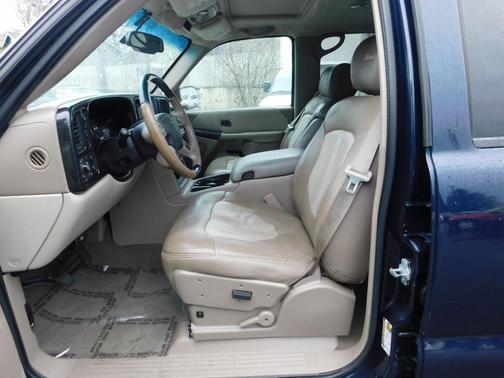 Blue 2005 Chevrolet Avalanche 1500 Z71