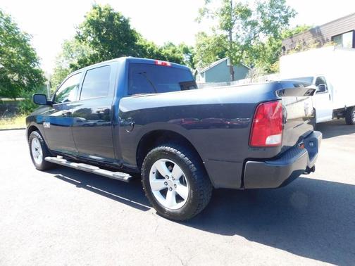 Brilliant Black Crystal Pearlcoat 2016 RAM 1500 Tradesman/Express