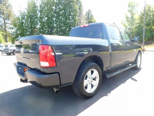 Brilliant Black Crystal Pearlcoat 2016 RAM 1500 Tradesman/Express