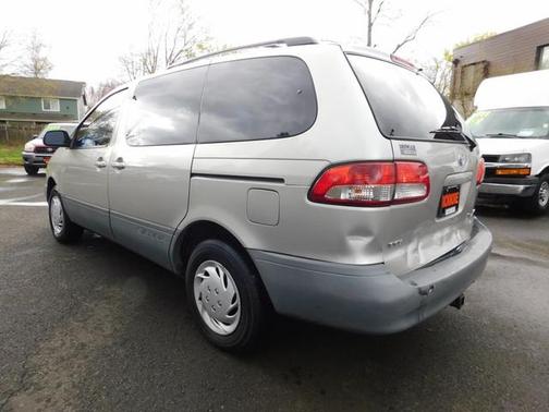 2002 Toyota Sienna CE