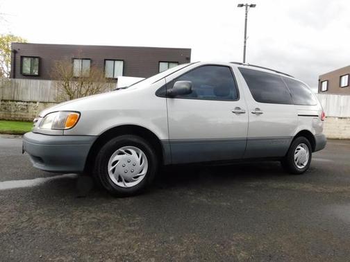 2002 Toyota Sienna CE