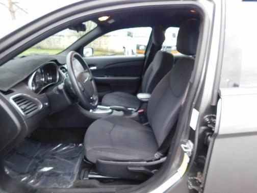 2013 Chrysler 200 LX