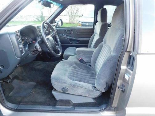 2002 Chevrolet S-10 Base
