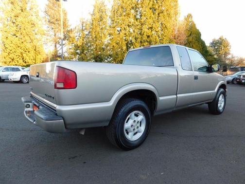 2002 Chevrolet S-10 Base
