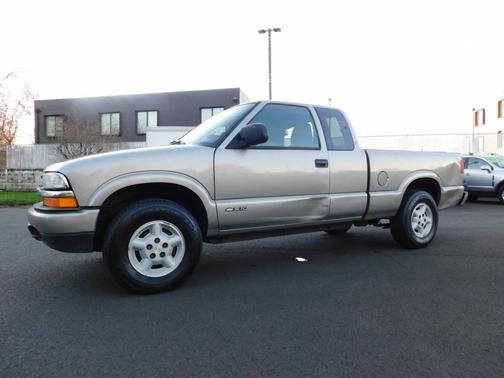 2002 Chevrolet S-10 Base