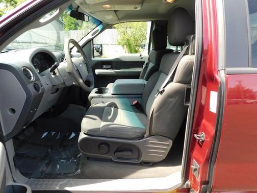 Maroon 2005 Ford F-150 XLT SuperCab