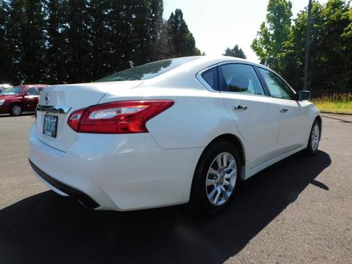 White 2016 Nissan Altima 2.5 S