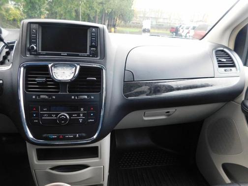 2016 Chrysler Town & Country Touring
