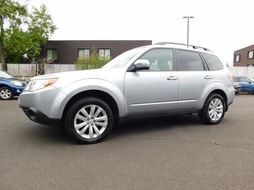Ice Silver Metallic 2012 Subaru Forester 2.5X