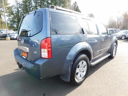 2006 Nissan Pathfinder LE