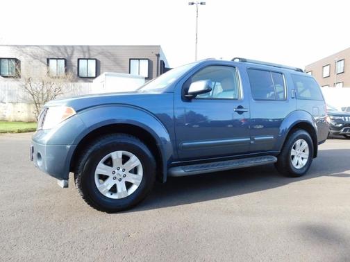 2006 Nissan Pathfinder LE
