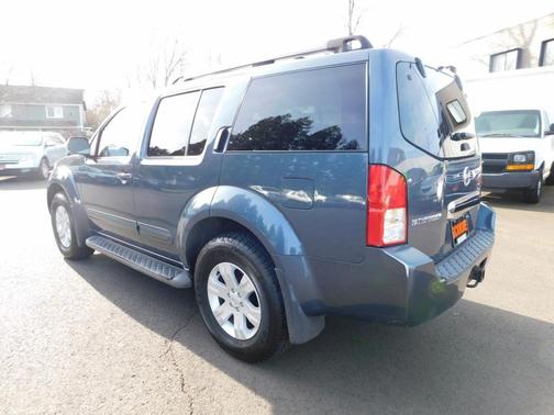 2006 Nissan Pathfinder LE