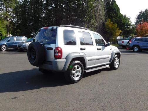 Bright Silver Metallic Clearcoat 2007 Jeep Liberty Sport