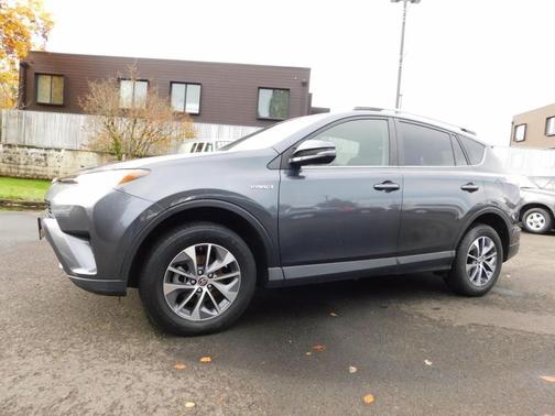 2018 Toyota RAV4 Hybrid LE