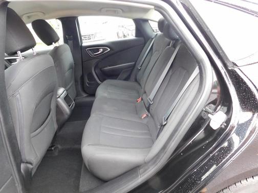 2017 Chrysler 200 Touring