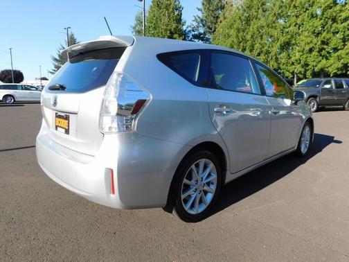 2013 Toyota Prius v Five