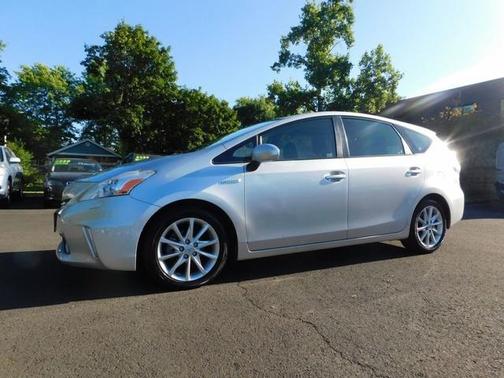 2013 Toyota Prius v Five