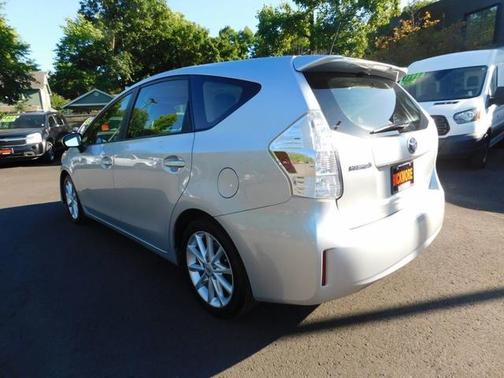 2013 Toyota Prius v Five