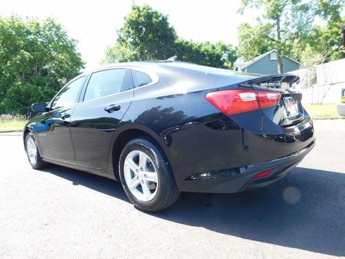Mosaic Black Metallic 2024 Chevrolet Malibu FWD 1LT
