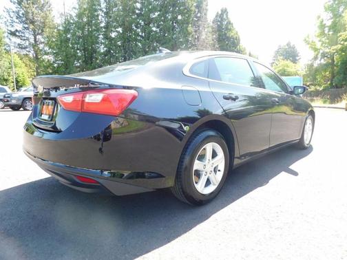 Mosaic Black Metallic 2024 Chevrolet Malibu FWD 1LT