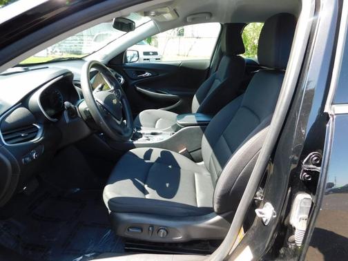 Mosaic Black Metallic 2024 Chevrolet Malibu FWD 1LT