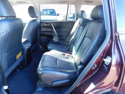 2012 Toyota Highlander SE