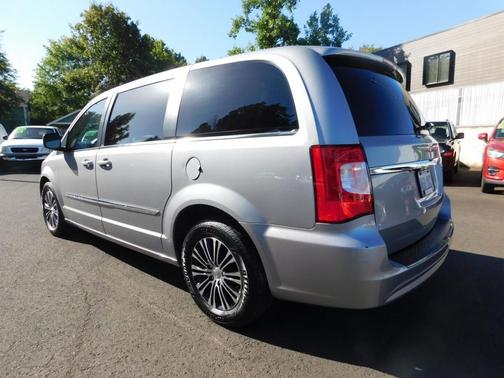 2014 Chrysler Town & Country S