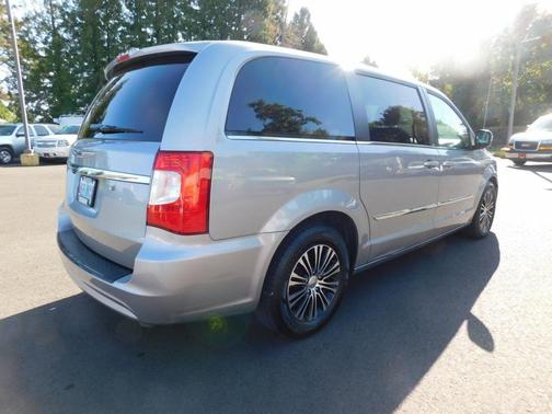 2014 Chrysler Town & Country S