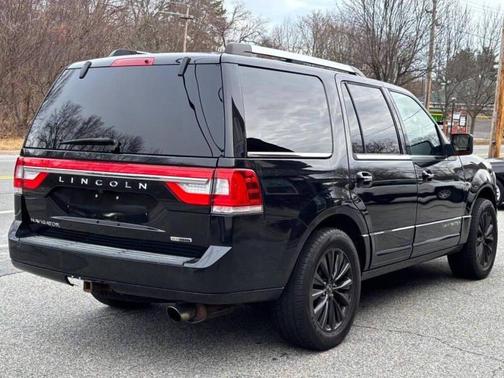 Tuxedo Black Metallic 2015 Lincoln Navigator Base