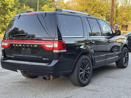 Tuxedo Black Metallic 2015 Lincoln Navigator Base