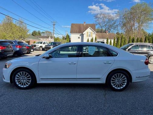 Pure White 2017 Volkswagen Passat 1.8T SE