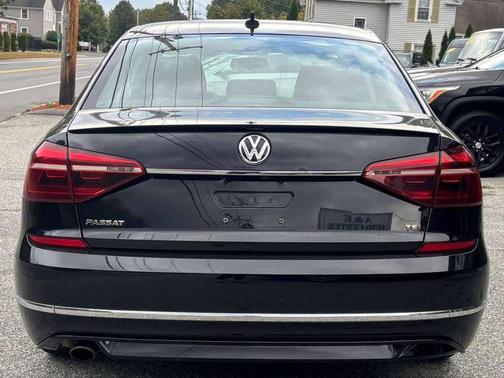 2017 Volkswagen Passat 1.8T R-Line w/Comfort