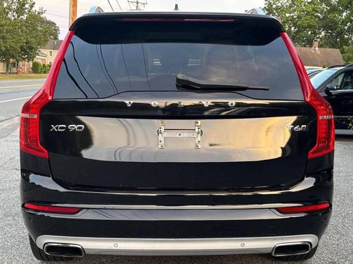 2016 Volvo XC90 T6 Momentum