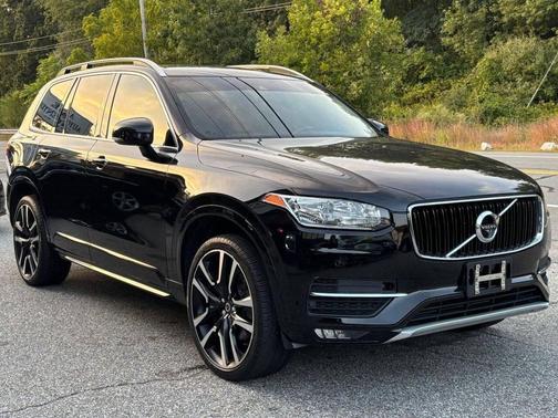2016 Volvo XC90 T6 Momentum