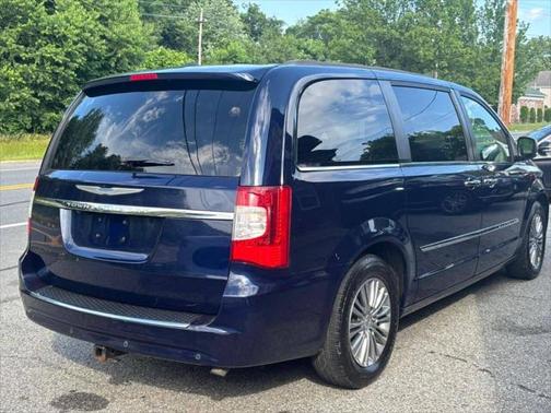 2015 Chrysler Town & Country Touring-L