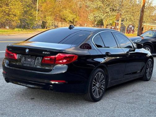 Black Sapphire Metallic 2019 BMW 530 xDrive