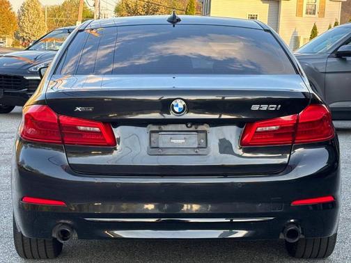 Black Sapphire Metallic 2019 BMW 530 xDrive